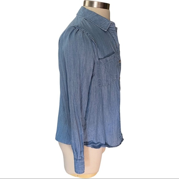 Democracy Light Wash Denim Long Sleeve Button-Front Shirt Blouse Women’s Medium - Picture 5 of 9